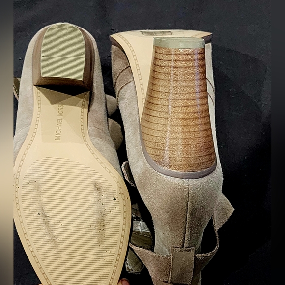 *NWOT* MICHAEL KORS | Walden Suede Booties | Light Mushroom | Size 6 - Picture 8 of 13